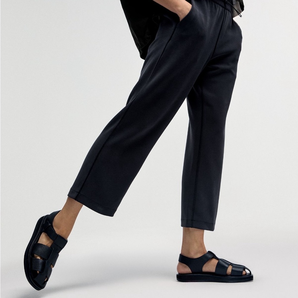 Softstreme High-Rise Straight Leg Cropped Pant